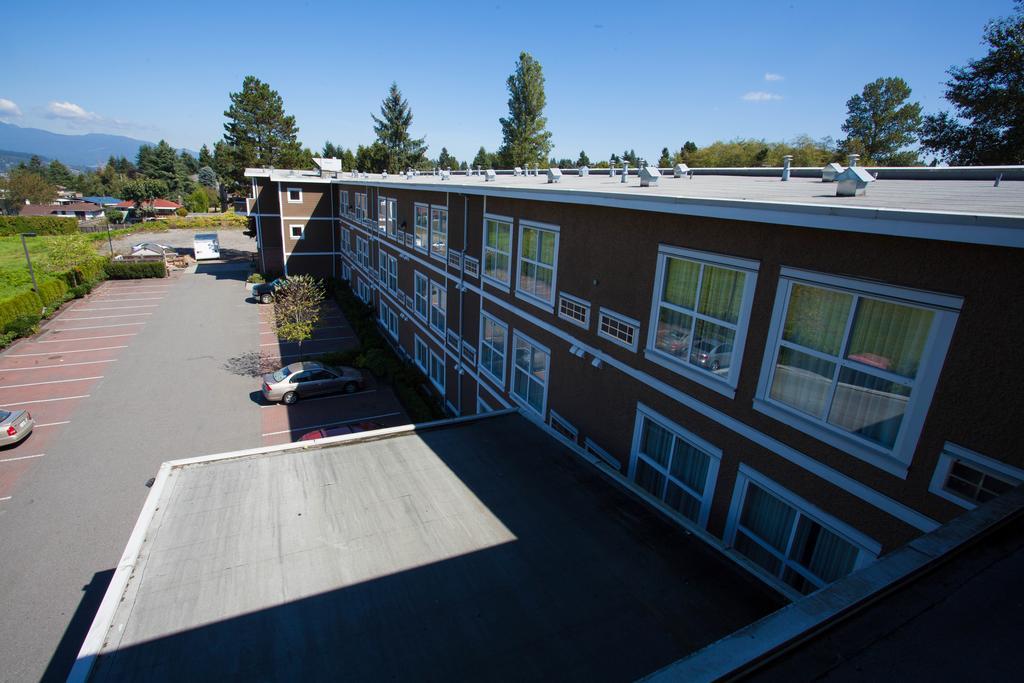 Days Inn By Wyndham Surrey Exterior photo